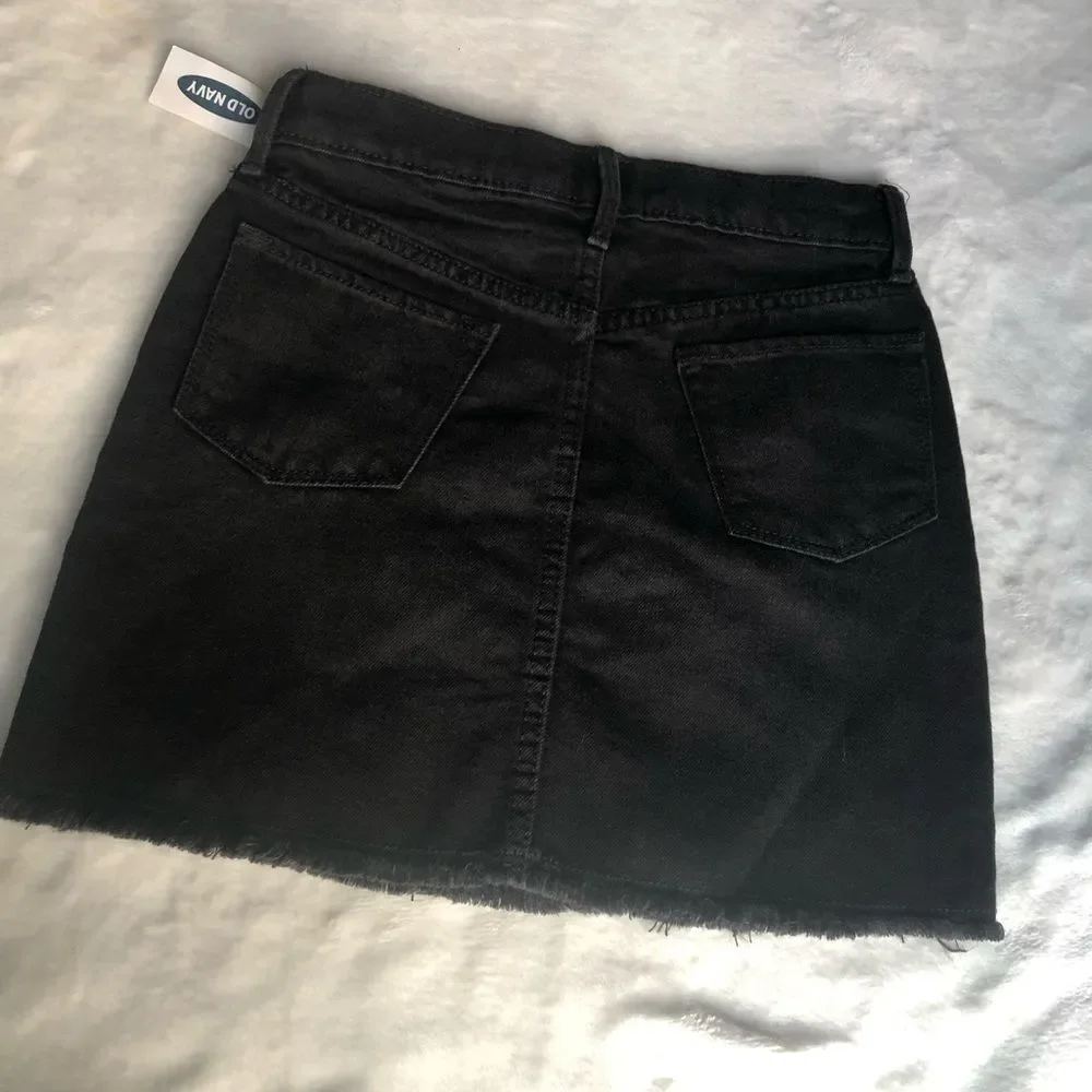 New old navy girl denim distressed mini skirt, girl size medium(8)